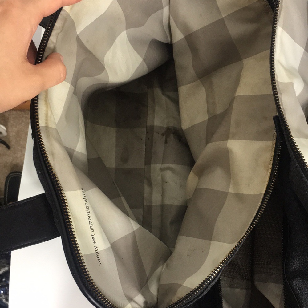 🛑🛑 SOLD!! Lululemon Black Yoga Wool Duffle Bag - Picture 7 of 8